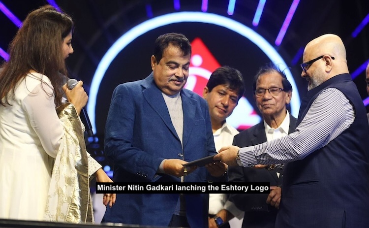 Nitin Gadkari launching the logo of Eshtory